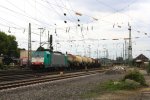 Die Cobra 2821 fhrt mit einem Kurzen Kesselzug aus Ludwigshafen-BASF nach Antwerpen-BASF(B) bei der Ausfahrt aus Aachen-West und fhrt in Richtung Montzen/Belgien bei Sonne und Wolken am 1.9.2013.