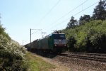 Hupend kommt die Cobra 2819 aus Richtung Montzen-Gare(B) mit einem langen Containerzug aus Antwerpen-Oorderen(B) nach Gallarate(I) und fhrt in Richtung Aachen-West.