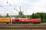 Die Class 66 PB03  Mireille  von Crossrail fährt mit einem langen Containerzug aus Gallarate(I) nach Zeebrugge(B) bei Ausfahrt aus Aachen-West und fährt in Richtung Montzen/Belgien. 
Aufgenommen vom Bahnsteig in Aachen-West am 6.8.2014.