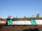 Die Cobra 2805 fährt mit einem langen Containerzug aus Verona(I) nach Antwerpen-Noord(B) bei der Ausfahrt aus Aachen-West in Richtung Montzen/Belgien. 
Aufgenommen vom Bahnsteig in Aachen-West bei schönem Herbstwetter am Nachmittag vom 19.10.2014. 