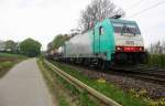 Die Cobra 2835 kommt die Gemmenicher-Rampe herunter nach Aachen-West mit einem langen Containerzug aus Antwerpen-BASF(B) nach Gallarate(I). Aufgenommen an der Montzenroute am Gemmenicher-Weg. 
Bei Sonne und Wolken am 2.5.2015.