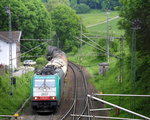 Die Cobra 2837 kommt die Gemmenicher-Rampe hochgefahren aus Aachen-West mit einem lagen gemischten Güterzug aus Köln-Gremberg nach Antwerpen-Noord(B) und fährt gleich in den