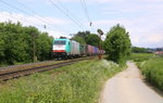 186 123 von Railtraxx kommt aus Richtung Aachen-West und fährt die Gemmenicher-Rampe hoch mit einem langen KLV-Containerzug aus Frankfurt-Höchstadt am Main(D) nach Genk-Goederen(B).