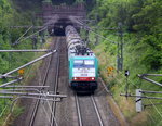 Die Cobra 2839 kommt aus dem Gemmenicher-Tunnel raus mit einem Kesselzug aus  Antwerpen-BASF(B) nach Ludwigshafen-BASF(D) und fährt nach Aachen-West und rollt die Gemmenicher-Rampe herunter nach