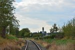 Blick von einem Bahnübergang auf die ehemalige Vennbahn Richtung Eupen.