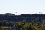 Die Class 66 DE6307 von DLC Railways fhrt mit einem langen Containerzug aus Zeebrugge(B) nach Gallarate(I) und fhrt ber den Viadukt bei Moresnet(B) nach Achen-West am einem tollem Sommertag am 5.9.2013.