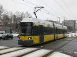 berlin Stra�enbahnlinie M8 nach U-Bahnhof Schwarzkopfstra�e am S-Bahnhof Landsberger Allee.(31.1.2010)