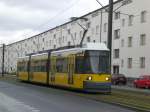 Stra�enbahnlinie M4 nach Betriebshof Wei�ensee an der Haltestelle Wei�ensee Buschallee.(14.3.2010) ...