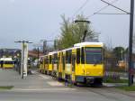Straßenbahnlinie M8 nach Friedrichshain Landsberger Allee/Petersburger Straße an der Haltestelle ... Straßenbahnlinie M8 nach Friedrichshain Landsberger Allee/Petersburger Straße an der Haltestelle ...
