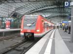 berlin-hauptbahnhof-lehrter-bahnhof Hier 423 022-3 als S-Bahn Ersatzzug von Berlin Ostbahnhof nach Potsdam Hbf, dieser Zug stand am 18.10.2009 in Berlin Hbf.