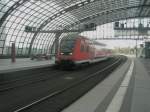 Hier ein RE2 nach Cottbus, bei der Einfahrt am 28.9.2009 ...