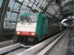 berlin-hauptbahnhof-lehrter-bahnhof Hier 186 135-0 mit EC45 von Berlin Hbf. nach Warszawa Wschodnia , dieser Zug stand am 10.1.2010 in Berlin Hbf.