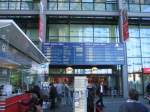 berlin-hauptbahnhof-lehrter-bahnhof Abfahrtsanzeige im HBF Berlin.
Fotografiert am: 23.04.10