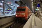 berlin-hauptbahnhof-lehrter-bahnhof 101 008-1 als IC 2150 nach Eisenach im Berliner Hbf.(tief). 29.04.2010