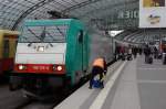 186 135-0 mit dem EC 46 aus Warschau im Berliner ...