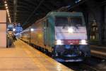 berlin-ostbahnhof 186 135-0 steht hier mit dem EC 47 nach Warszawa Wschodnia in Berlin Ostbahnhof zur Abfahrt bereit. Aufgrund von Warten auf Anschlussfahrg�sten aus dem ICE aus Richtung K�ln/Bonn, hatte der EC eine Versp�tung von ca. 30 Minuten. 13.02.2010
 