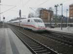 Hier 401 017-9 M�nchen als ICE803 von HH-Altona nach Berlin ...