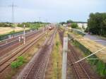 berlin-und-brandenburg Wustermark, Bahnhof an der Lehrter Bahn, Blick von der Fu�g�ngerbr�cke Richtung Osten, RB 21 auf Abstellgleis (23.10.2010)
