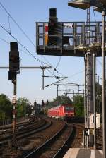 berlin-zoologischer-garten 143 889 + RB28328 bei Einfahrt in den Bf Berlin Zoolog. Garten. (01.05.2009)