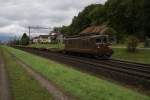 Re 4/4 188 f�hrt ...  Sandro Gadola 13.10.2010