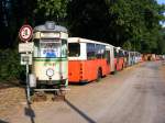 bochum-gelsenkirchener-strasenbahn-ag-bogestra Dieses Bild zeigt den Eingangsbereich des kleinen Stra�enbahnmuseums am 'Mooskamp' in Dortmund-Nette mit dem abgetrennten Wagenkopf eines DUEWAG-GT6 der BOGESTRA am noch hellen Abend des 4. Juli 2010 und (leider) nur durch das geschlossene Gittertor aufgenommen.
