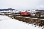 Bozberglinie Re 460 092-0 hat am 22.12.09 einen aus nur weissen Wagen bestehenden EW IV-Pendelzug am Hacken.

