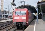101 006-5 als Schiebelok im Hbf Bonn - 27.04.2010  ...