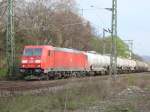 185 385 Kommt mit einem kesselwagenzug durch Bonn-Oberkassel am 15. ...