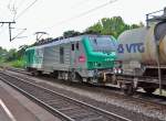 437 008 SNCF mit gem. G�terzug bei der Durchfahrt Bf-Bonn-Oberkassel ...