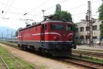 E-Lok 441121 setzt im Bahnhof Zenice am 22.5.2011 um.