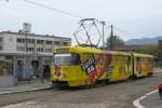 Tatra Tram Nr. 244 ist hier am Bahnhof Sarajevo angekommen am 22.5.2011.