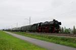 01 1066 befindet sich am 1.5.10 mit einem Zubringerzug zu ...