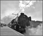 Die 01 1075 f�hrt mit SSN-Zug ein in Bf Zandvoort ...