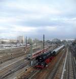BR 01 5 Saisoner�ffnung Eisenbahnmuseum Dresden Altstadt (26, 27 & 28.03.2010),
Sonderzug mit 01 0509 am Hauptbahnhof Dresden