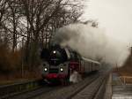 BR 01 5 Am Morgen des 27.03.2010 donnert 01 0509-8 durch den Hp Langebr�ck bei Dresden. Sie wird den Sonderzug bis Radeberg f�hren.