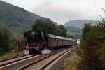 BR 01 Am 20. September 2009 brettert 01 045 mit ihrem Eilzug von Bad Kreuznach nach Idar-Oberstein in voller Fahrt durch Kirnsulzbach im Nahetal.