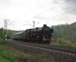 BR 01 ... danach rollte mehr, als er dampfte, auch der zweite Zug der zweiten Parallelfahrt zur�ck in Richtung Bebra. Aufgenommen am 01.05.2010 bei Gilfershausen. >>> Fortsetzung folgt...