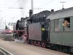 BR 01 118 bei der Ausfahrt aus Trier HBf  ...