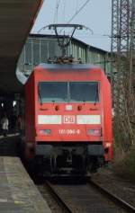 101 096 mit IC 2116 in Duisburg Hbf  ...