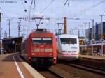 BR 101 mit Zugen Mal wieder ein Fernverkehrstreffen in Dortmund Hbf. Im Vordergrund 101 054-5 die ihren IC 2046, aus Hannover Hbf kommend, weiter Richtung K�ln zieht, w�hrend im Hintergrund der ICE 1126 noch auf Abfahrt nach Kiel wartet und einen etwas weiteren Weg aus Frankfurt(M) hinter sich gebracht hat. 02.04.2010