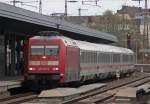BR 101 mit Zugen 101 049-5 mit dem IC2150 nach D�sseldorf Hbf bei der Einfahrt in Essen Hbf 10.4.10