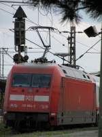 101 084-2 legte am 30.04. 10 mit ihrem IC nach Leipzig ...