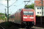 BR 101 mit Zugen 101 123 zieht den M�nchen-N�rnberg Express am 23.05.2010 durch den Bahnhof N�rnberg-Glei�hammer.