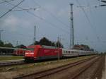 IC Warnow mit 101 121 im Bf Warnem�nde
28.05.2010  ...