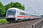 IC Steuerwagen, geschoben von der 101 099-0 kurz vor`m Bf ...
