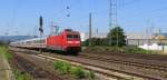 BR 101 mit Zugen DB 101 115-4 mit dem IC 2023 von Hamburg-Altona nach Frankfurt (M) Hbf, in Mainz-Mombach; 16.07.2010