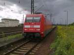 Die 101 92 5 bei der durchfahrt mit ihrem IC ...