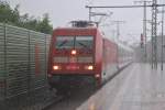 101 021-4 f�hrt am 02.09.10,  bei str�menden Regen durch Lehrte Gleis 3, weil der Re nach Braunschweig das Gleis 2 blockiert hat (warscheinlich St�rung am Triebfahrzeug)