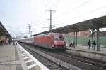 101 014 schiebt ihren ...  Thomas Flebbe 10.12.2011