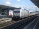 101 034 In Form vor dem IC nach Karslsruhe ...